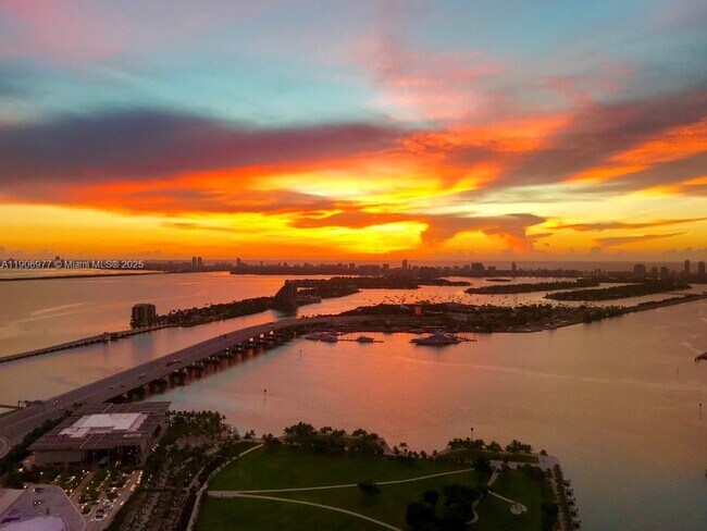 Building Photo - 900 Biscayne Blvd