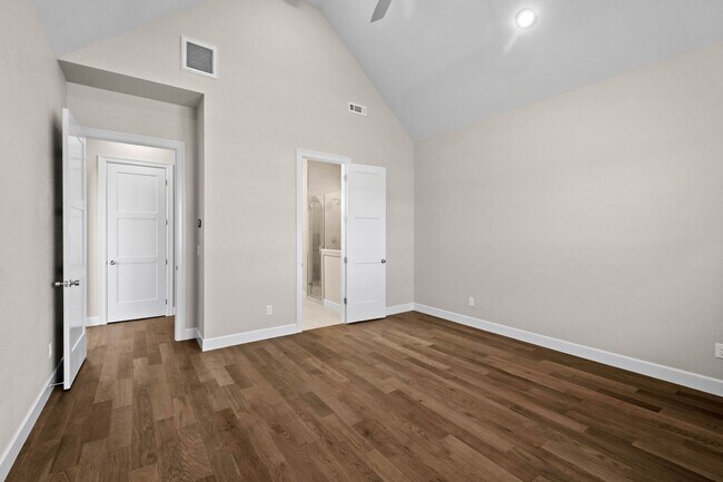 Building Photo - 3000 Courtyard St