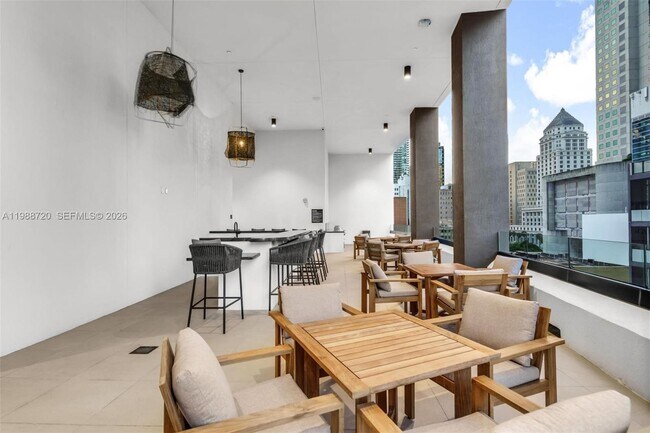 Building Photo - 225 N Miami Ave