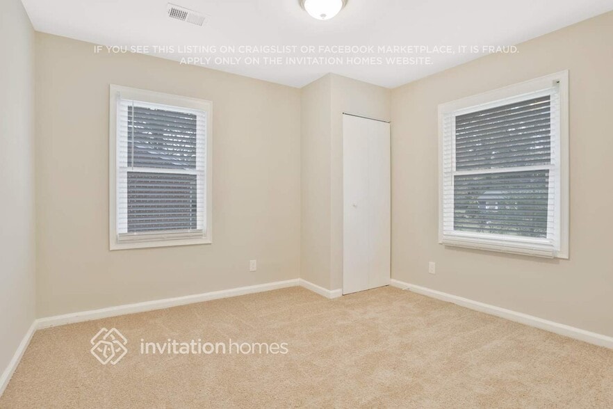Building Photo - 3025 Catalina Dr