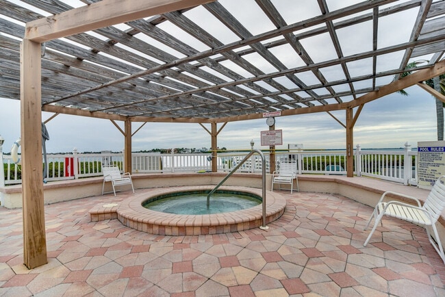 Building Photo - 6260 Palma Del Mar Blvd S