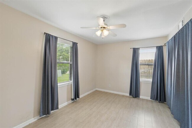 Building Photo - 9030 Bassoon Dr