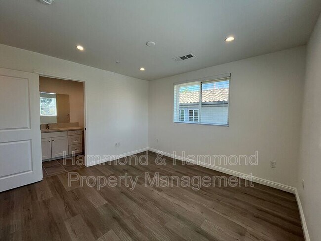 Building Photo - 12680 Bradley Ave