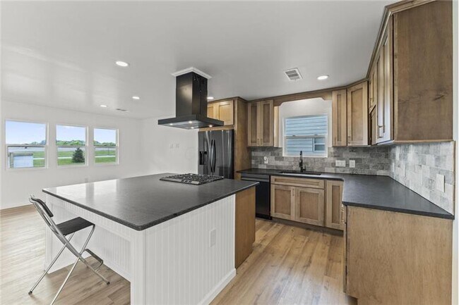 Building Photo - 2420 Woodman Dr