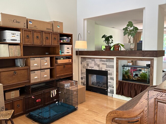 Building Photo - Open floor plan and backs to Open Space! 4...