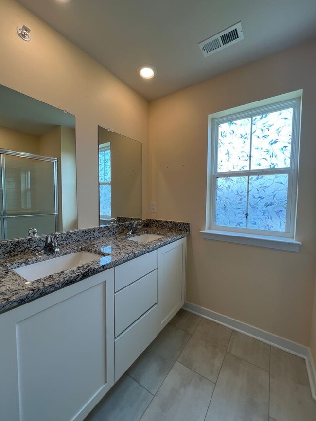 Building Photo - Move-in-ready Brookside Court townhome off...