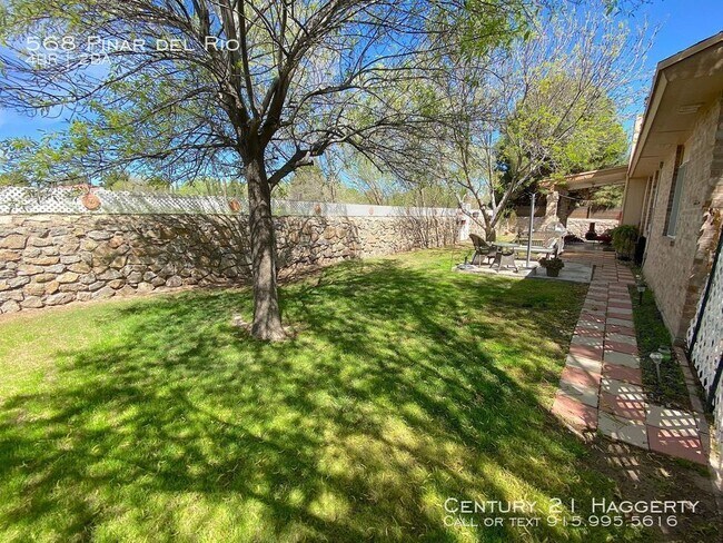 Building Photo - 568 Pinar Del Rio Dr