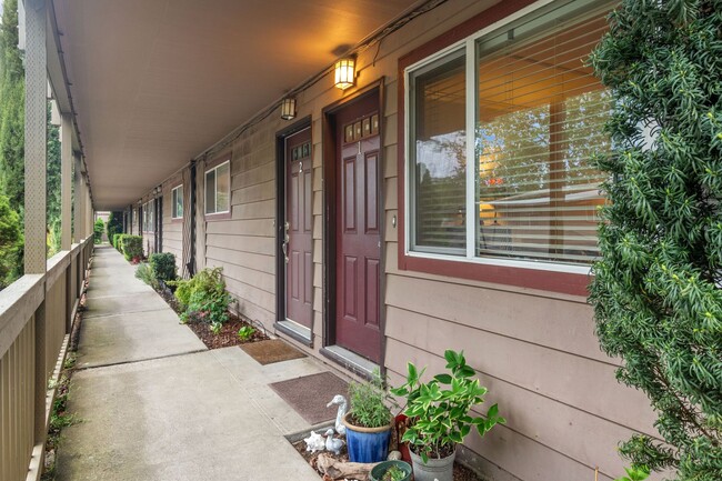 Primary Photo - First Floor 2Bd/ 1Ba Condo in the Hillsdal...