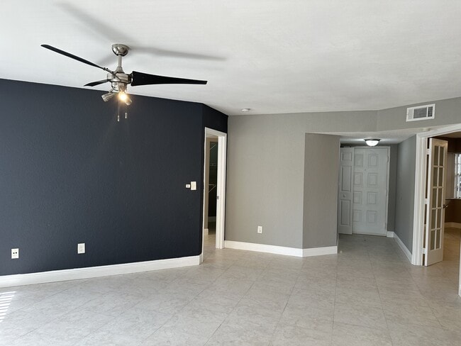 Building Photo - 2871 N Oakland Forest Dr