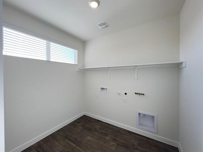 Building Photo - 2900 Egan Dr