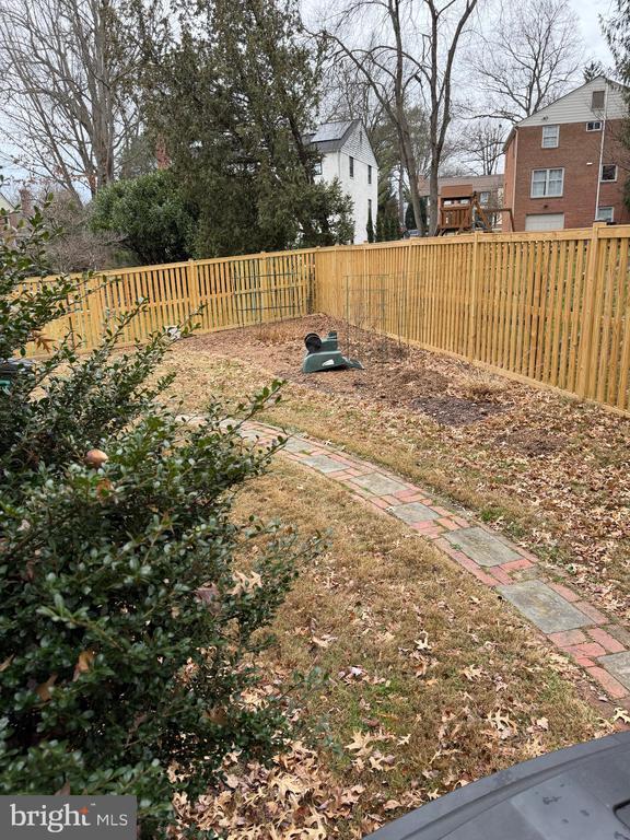 Building Photo - 7000 Old Cabin Ln