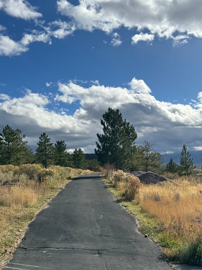 Building Photo - 532 W Heritage Way