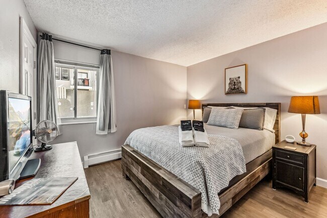 Building Photo - 412 S. Main, unit 113
