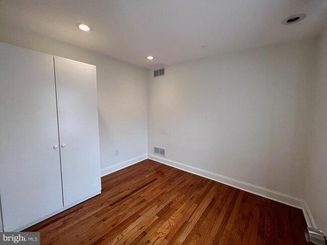 Building Photo - 1007 S Chadwick St