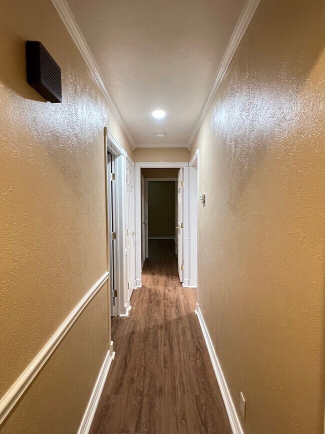 Building Photo - Shelmar Drive
