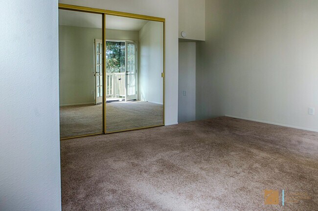 Building Photo - Enjoy Carlsbad living in this beautifully ...