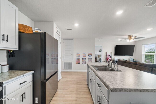 Building Photo - 4873 Shurer Ln