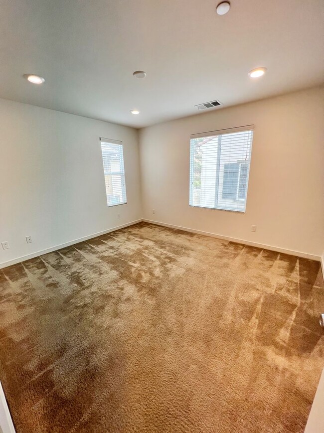 Building Photo - New 3BR Townhouse in San Marcos at Mission...