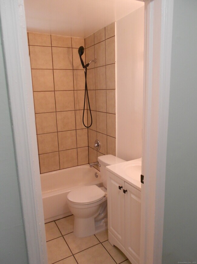 Building Photo - 18 Bridge St