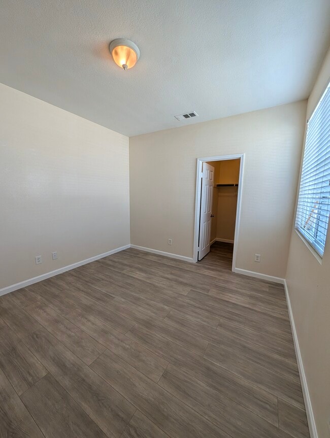 Building Photo - 1468 Burns Ln