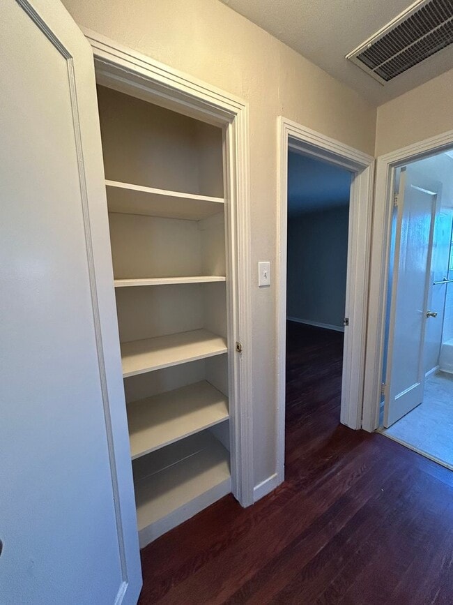 Building Photo - Charming Single Story 2-Bedroom Home in Ma...