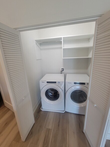 Building Photo - 302 W Liberty Dr