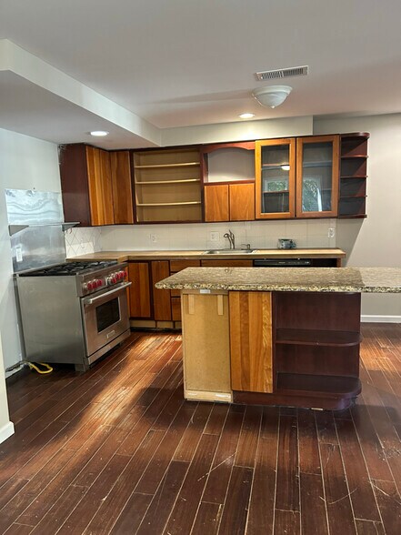 Primary Photo - 212 S 3rd St