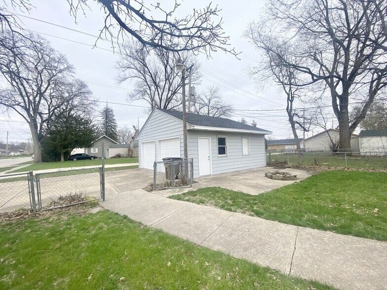Building Photo - 441 2nd St