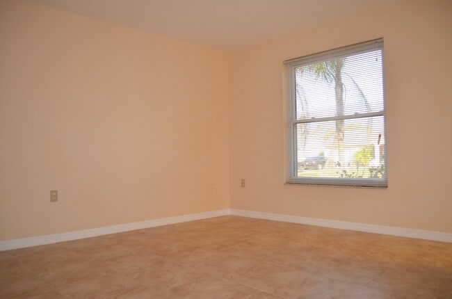 Building Photo - Beautiful upgraded home in Great Neighborhood! AVAILABLE IN DECEMBER!