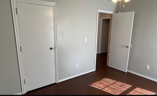 Building Photo - Remodeled 4 bedroom, 2 bath - Moore Schools