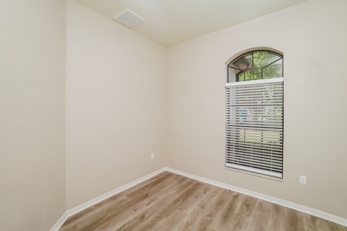 Building Photo - 6034 Beechwood Dr