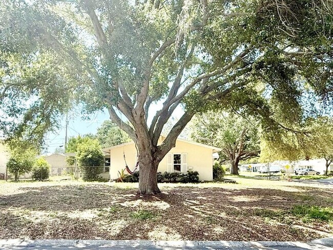 Building Photo - 1501 S Hillcrest Ave
