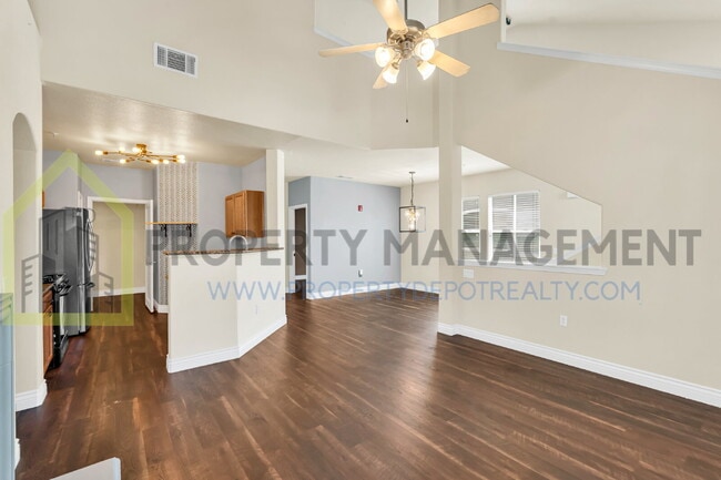 Building Photo - Spacious 2 (or 3!) Bed Condo in Gated Community
