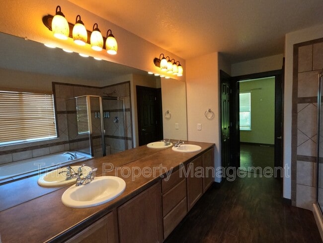 Building Photo - 2215 Harvest St