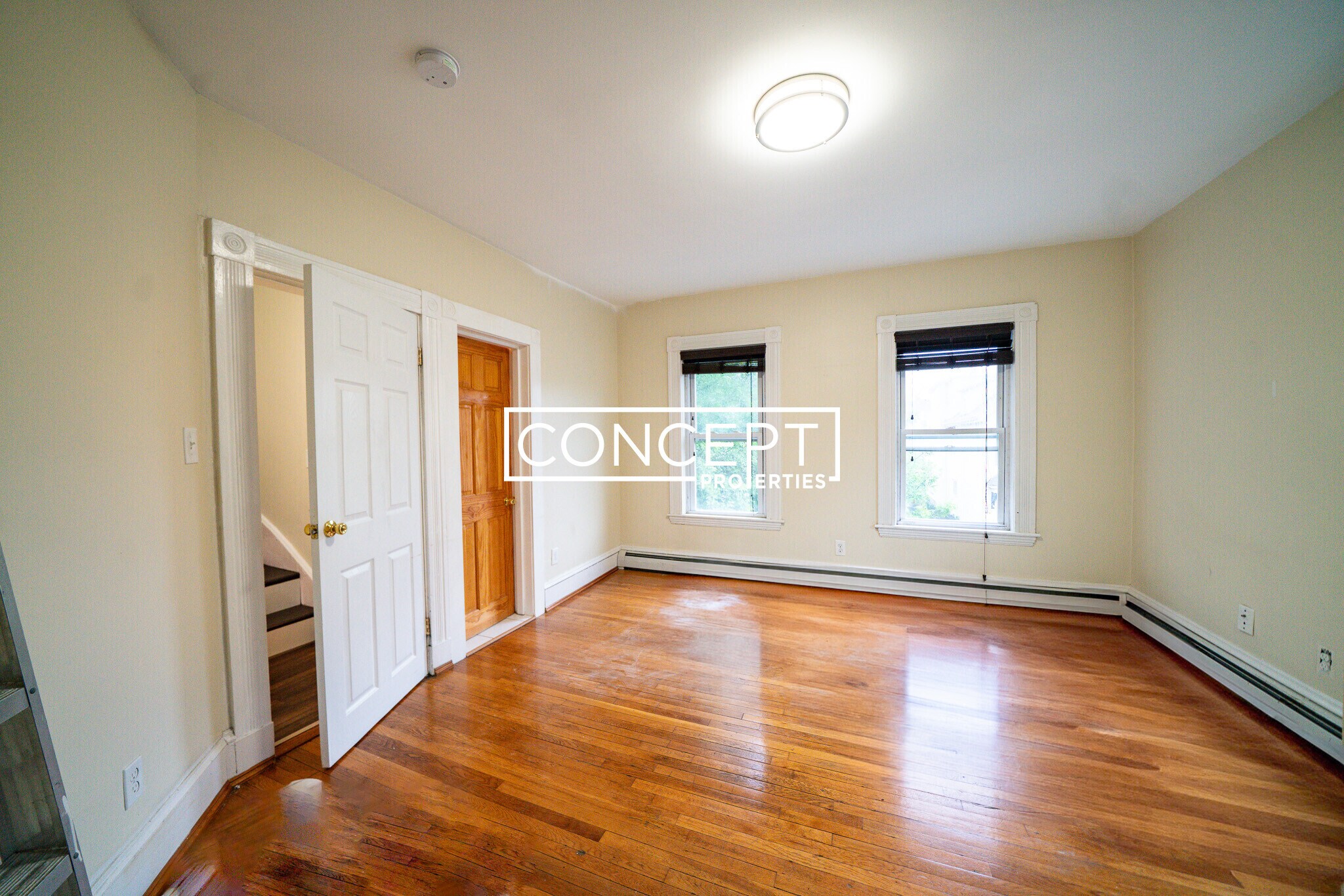 Building Photo - 376 Medford St
