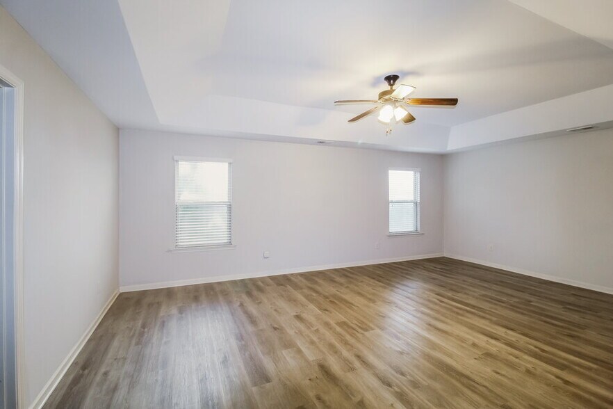 Building Photo - 221 Sableshire Way
