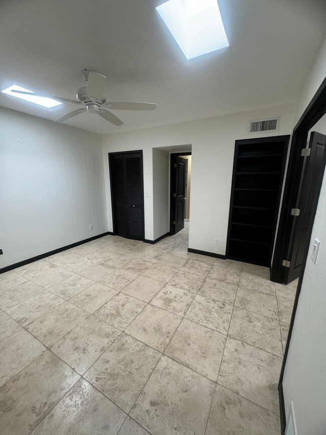 Building Photo - Sophisticated Catalina Foothills Sanctuary: Premium 3-Bedroom Townhome with 2-Car Garage
