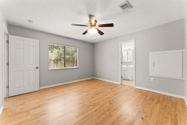 Building Photo - 25 Capewood Ct