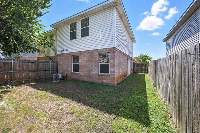 Building Photo - 1317 Village Garden Dr