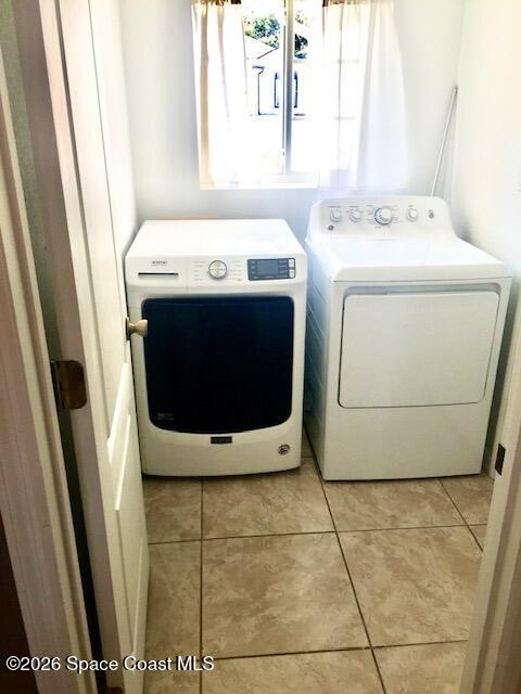 Building Photo - 2033 Gloria Cir