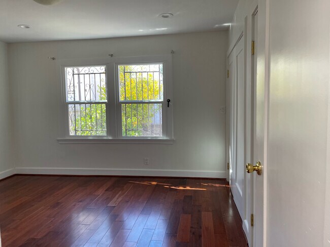 Building Photo - 1449 Livonia Ave