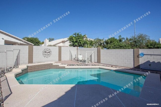 Building Photo - Beautiful Single-Story 3BR Home with Private Pool in North Phoenix