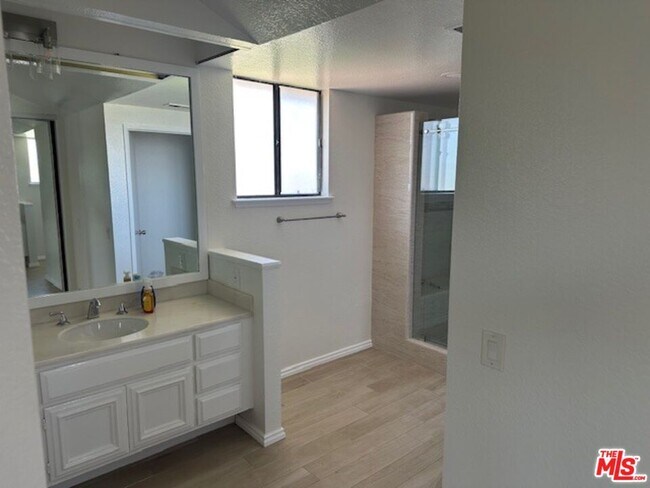 Building Photo - 6501 Bradley Pl