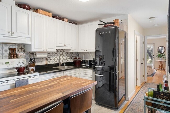 Building Photo - 9 Hancock St