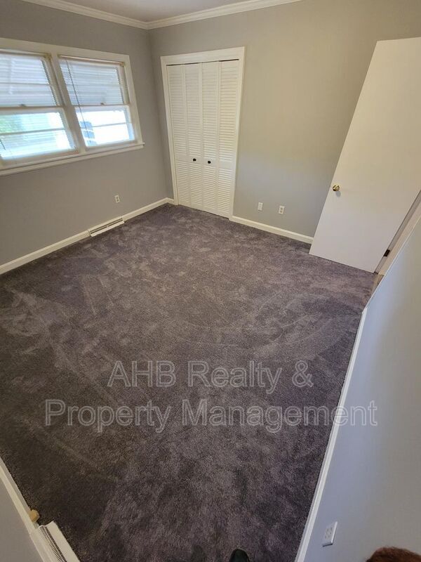 Building Photo - 801 Sycamore Rd