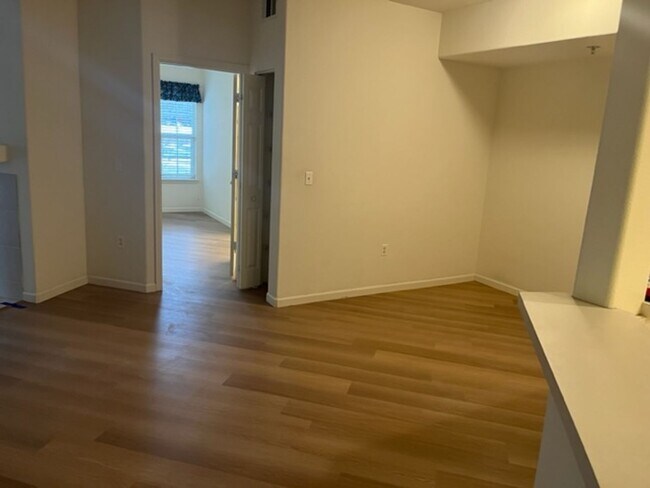 Building Photo - 2-Bedroom Condo at Meadows on the Parkway