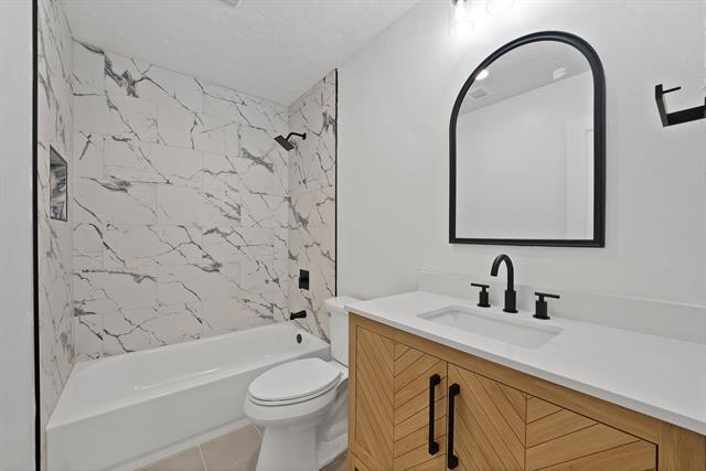 Building Photo - 4021 San Mateo Dr
