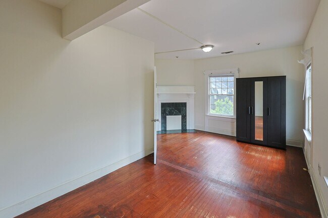 Building Photo - The Carina Victorian Home near the Row!