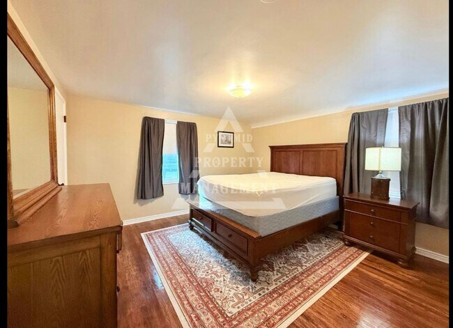 Building Photo - Beautiful Millcreek Home!
