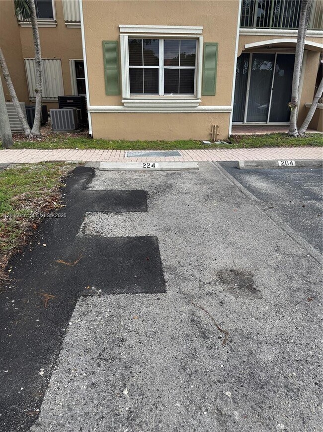 Building Photo - 6360 NW 114th Ave